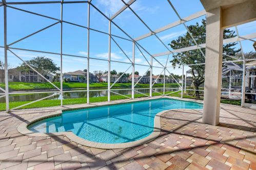 12121 Oakvista Dr, Boynton Beach FL 33437-6352 exterior