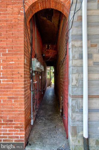 220 James St, Lancaster PA 17603-2810 exterior