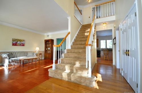 100 Pierce Blvd, Windsor CT 06095-1787 exterior