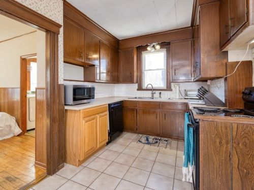 34 Mountain St, Worcester MA  01606-1412 exterior