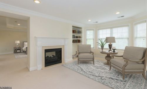 10 Baxter Ln, Town Center NJ 07052-1429 exterior