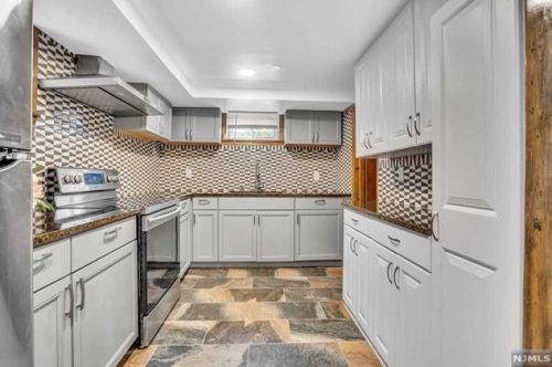 190 Maple St, Fairview NJ 07022-1512 exterior