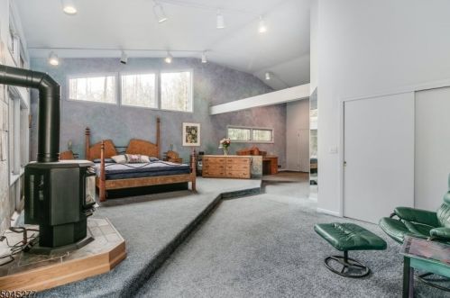 9 Highlander Dr, Scotch Plains NJ 07076-2419 exterior