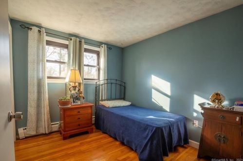 6 Debra St, Enfield CT 06082-5031 exterior