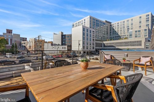 654 13 St, Philadelphia PA 19123-2427 exterior