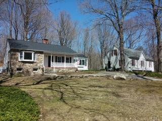 251 Farmingville Rd, Ridgefield, CT 06877-4224