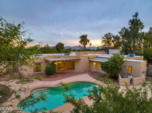 6882 Casas Adobes Dr, Tucson AZ 85704-6126 exterior