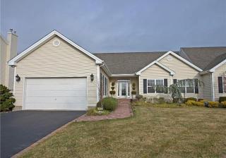 145 Rivendell Ct, Huntington Station, NY 11747-5335