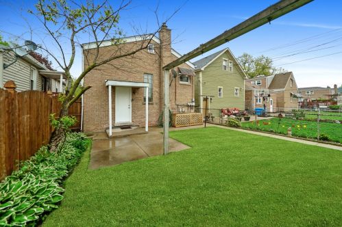 6116 Kolin Ave, Chicago IL 60629-5202 exterior