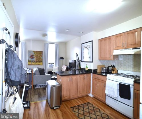 1410 6 St, Philadelphia PA 19147-5841 exterior