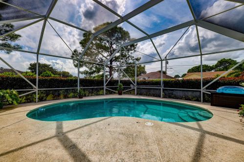 1098 Mantilla Ave, Fort Pierce, FL 34953-3420