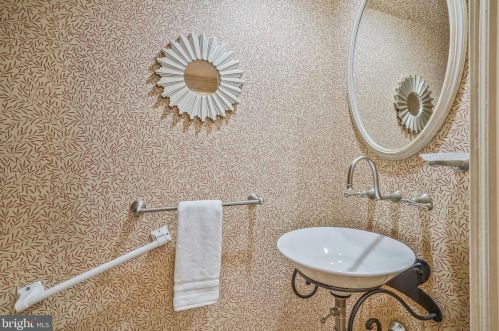 207 Fairfax St, Alexandria VA 22314-3304 exterior