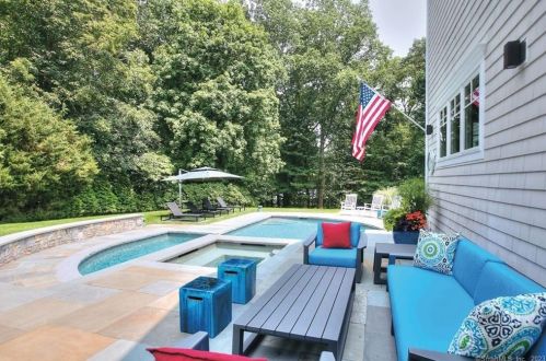 64 Bayberry Ln, Westport CT 06880-4031 exterior