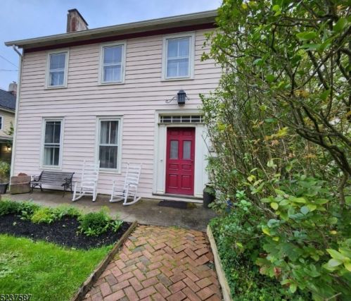 35 Main St, Clinton, NJ 08809-1313