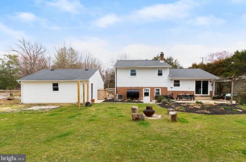 8901 Vly Frg Dr, Alexandria VA exterior