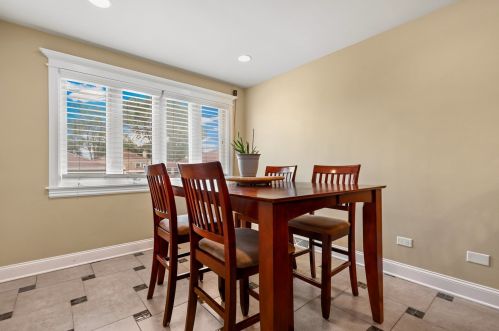 6353 Kilpatrick Ave, Chicago IL 60652-2009 exterior