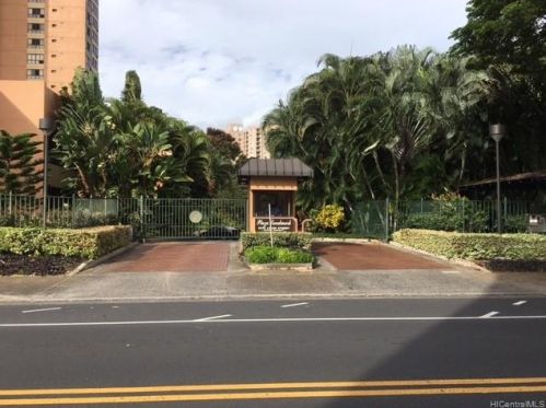 5333 Likini St, Honolulu HI  96818-1762 exterior