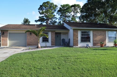 890 Walters Ter, Fort Pierce FL  34983-3987 exterior