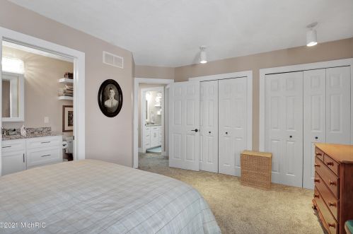 901 Marshall St, Portland MI 48875-1372 exterior