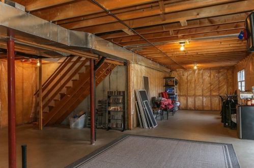 25 Gates Ave, Springfield MA 01118-2302 exterior