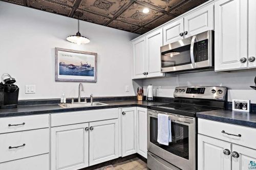 1524 Blvd Pl, Duluth MN 55811-2713 exterior