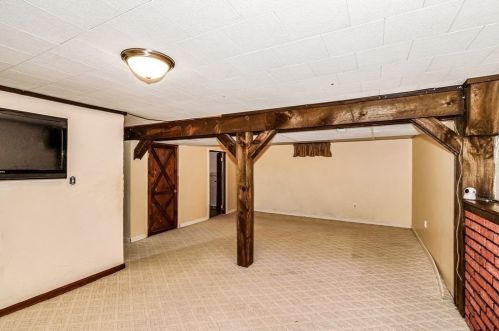 128 Tallyho Dr, Springfield MA  01118-1944 exterior