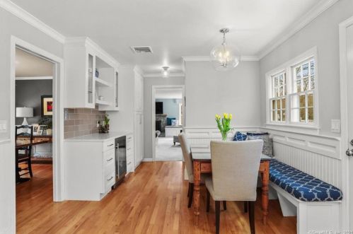 21 Kings Ln, Wilton CT exterior