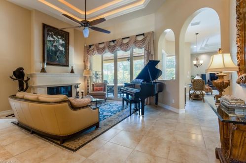 819 Bentwood Dr, Naples FL 34109 exterior