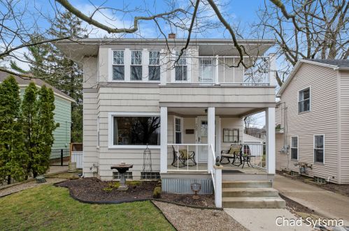 700 Rosewood Ave, Grand Rapids MI  49506-2832 exterior