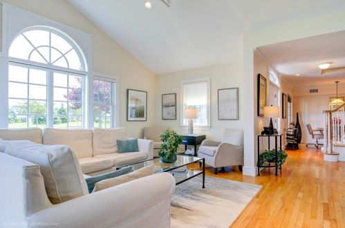 414 Corey Ln, Middletown RI 02842-5659 exterior