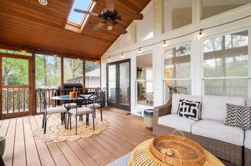 2122 Belvedere Dr, Atlanta GA  30318-1704 exterior