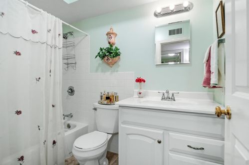 1044 Cedargate Dr, Saint Louis MO exterior