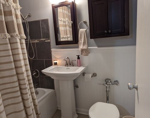 3950 Lake Shore Dr, Chicago IL  60613-3434 exterior