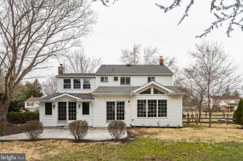 114 Woodview Ln, Riverton NJ  08077-3218 exterior