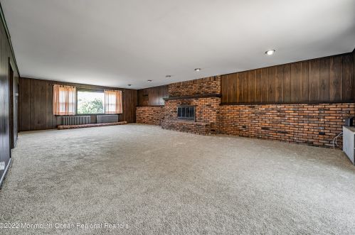 6 Jones Rd, Lacey NJ 08731-3611 exterior