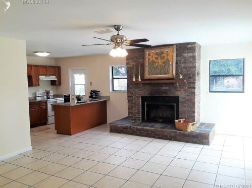 121 Serenata Ct, Fort Pierce FL  34983-2136 exterior