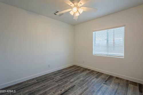 5039 18 Ave, Phoenix AZ 85015-6121 exterior