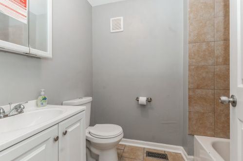 131 103 St, Chicago IL 60617-6040 exterior