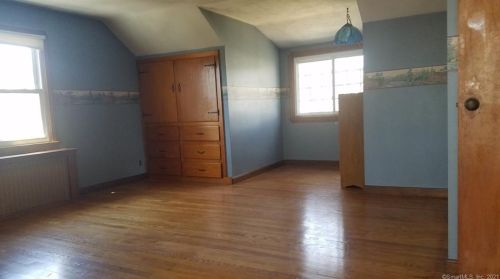 5 Sunset Dr, Enfield CT 06082-1973 exterior