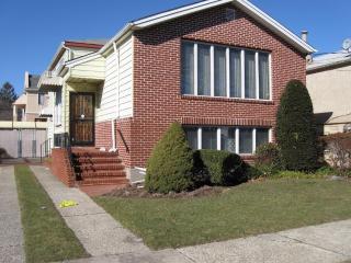 2558 65th St, Brooklyn, NY 11204-3571