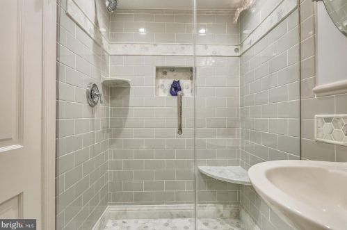 6316 Barrister Pl, Alexandria VA 22307-1214 exterior