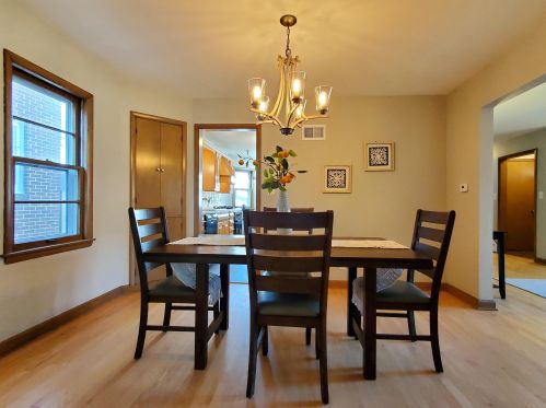 1631 Chateau Pl, Milwaukee WI 53217-6022 exterior