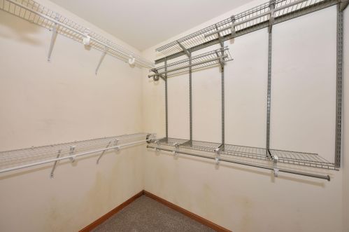 9128 Edgewater Dr, Milwaukee WI 53224-5264 exterior