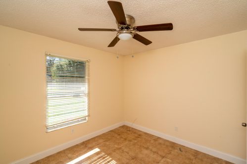 2410 Summit St, Fort Pierce FL  34984-5067 exterior