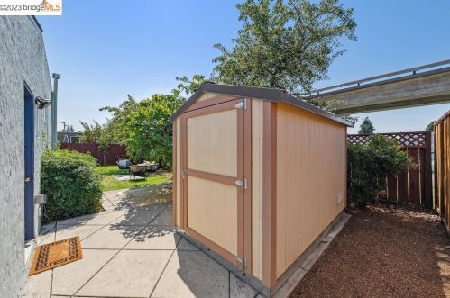 944 Ky Rte, Berkeley CA 94706-1423 exterior