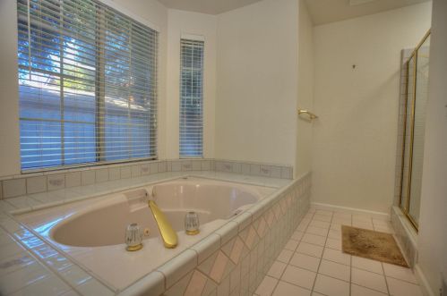 2181 Daubenberger Rd, Turlock CA 95380-9114 exterior