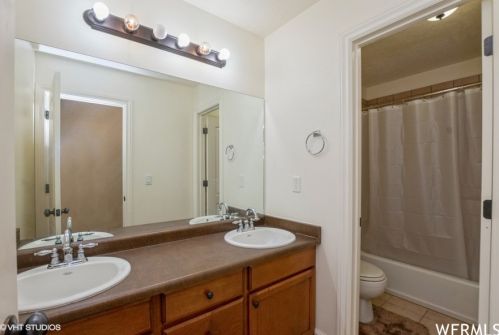 6352 Fish Lk Dr, Taylorsville UT 84081-5579 exterior