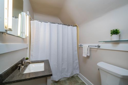 910 Davis St, Kalamazoo MI 49008-1195 exterior