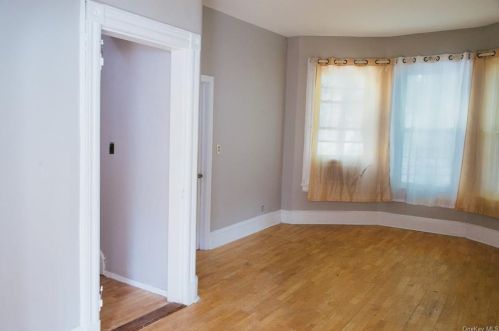 288 201st St, Bronx NY 10458-2204 exterior