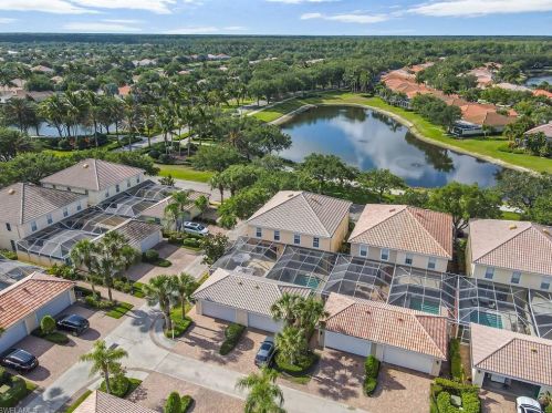 6020 Towncenter Cir, Naples FL 34119-9556 exterior